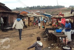 Nairobi: ,Kibera slumområder Guidet tur med beboer.