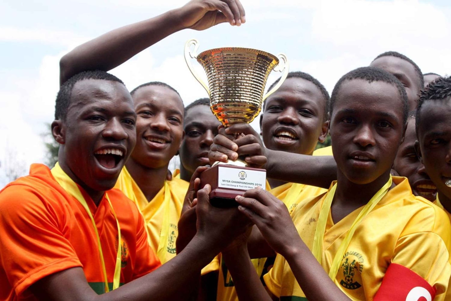 Nairobi: Matharen yhteisökierros urheilun ja musiikin parissa