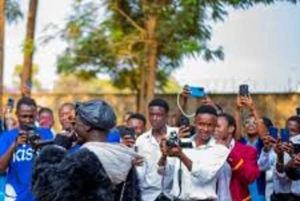 Nairobi: Matharen yhteisökierros urheilun ja musiikin parissa