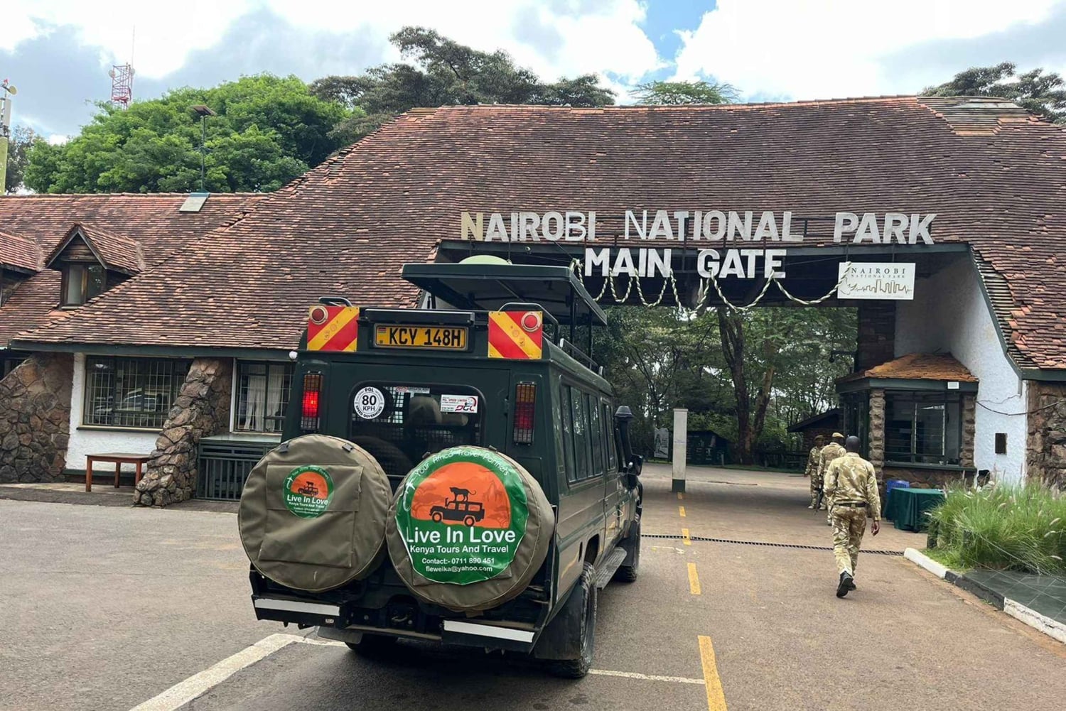 Nairobin kansallispuisto: avoimella peltikattoisella jeepillä