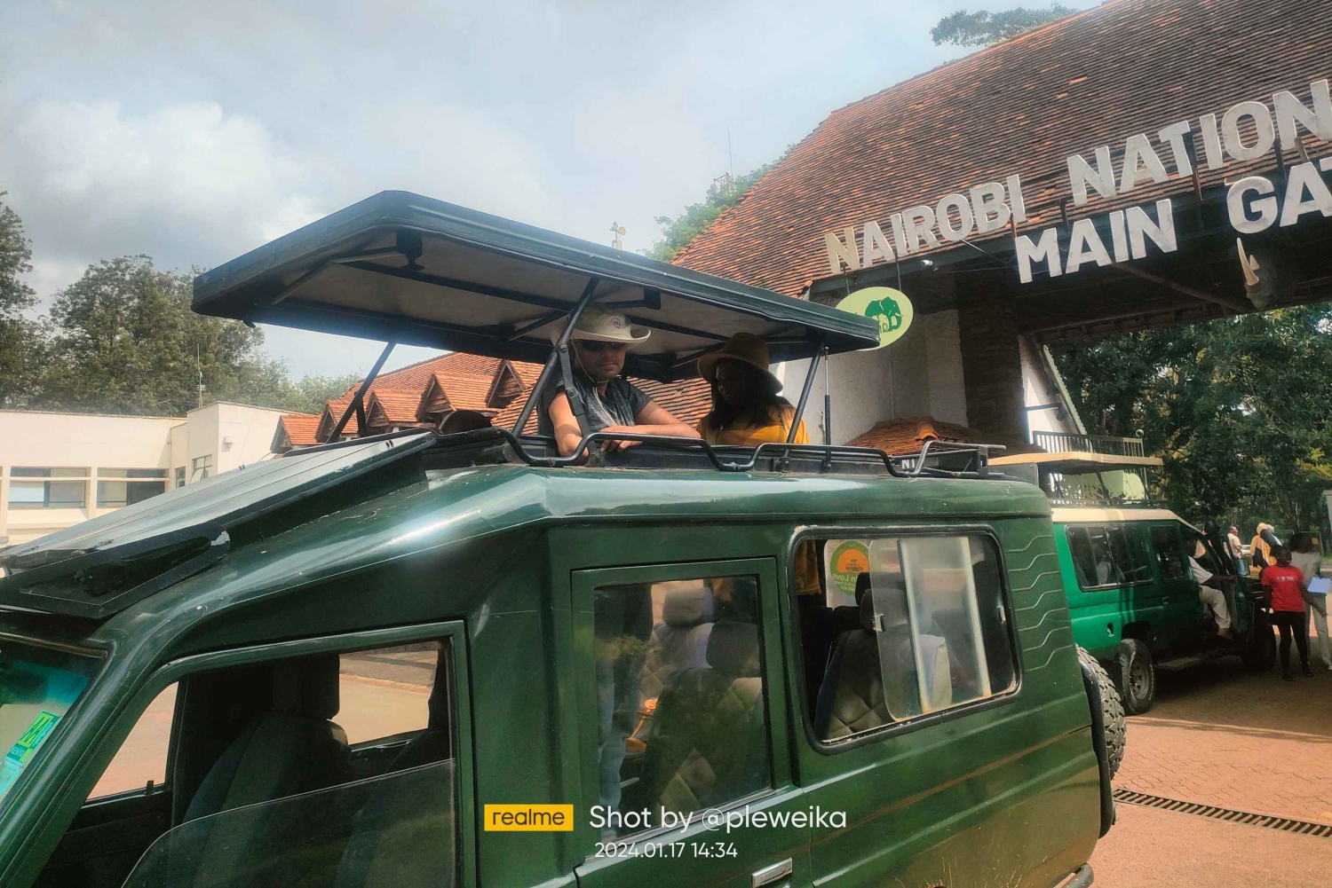 Nairobin kansallispuisto: avoimella peltikattoisella jeepillä