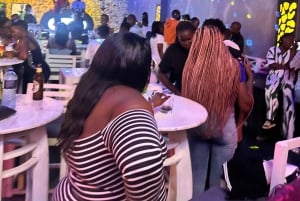 Nairobi: Nattelivstur med middag og drinks