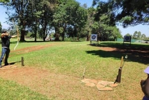 ナイロビ：パラダイスロスト滝と洞窟のガイド付きツアーをご案内します