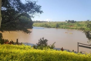 ナイロビ：パラダイスロスト滝と洞窟のガイド付きツアーをご案内します