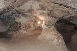 ナイロビ：パラダイスロスト滝と洞窟のガイド付きツアーをご案内します