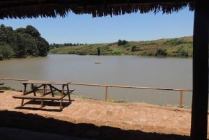 ナイロビ：パラダイスロスト滝と洞窟のガイド付きツアーをご案内します