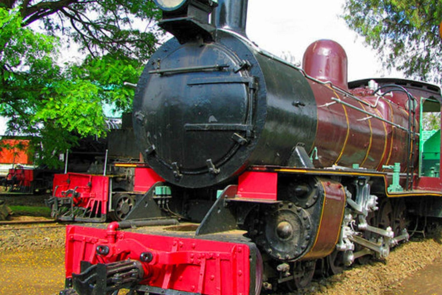 Nairobi: Railway Museum, War Memorial & KICC Tour