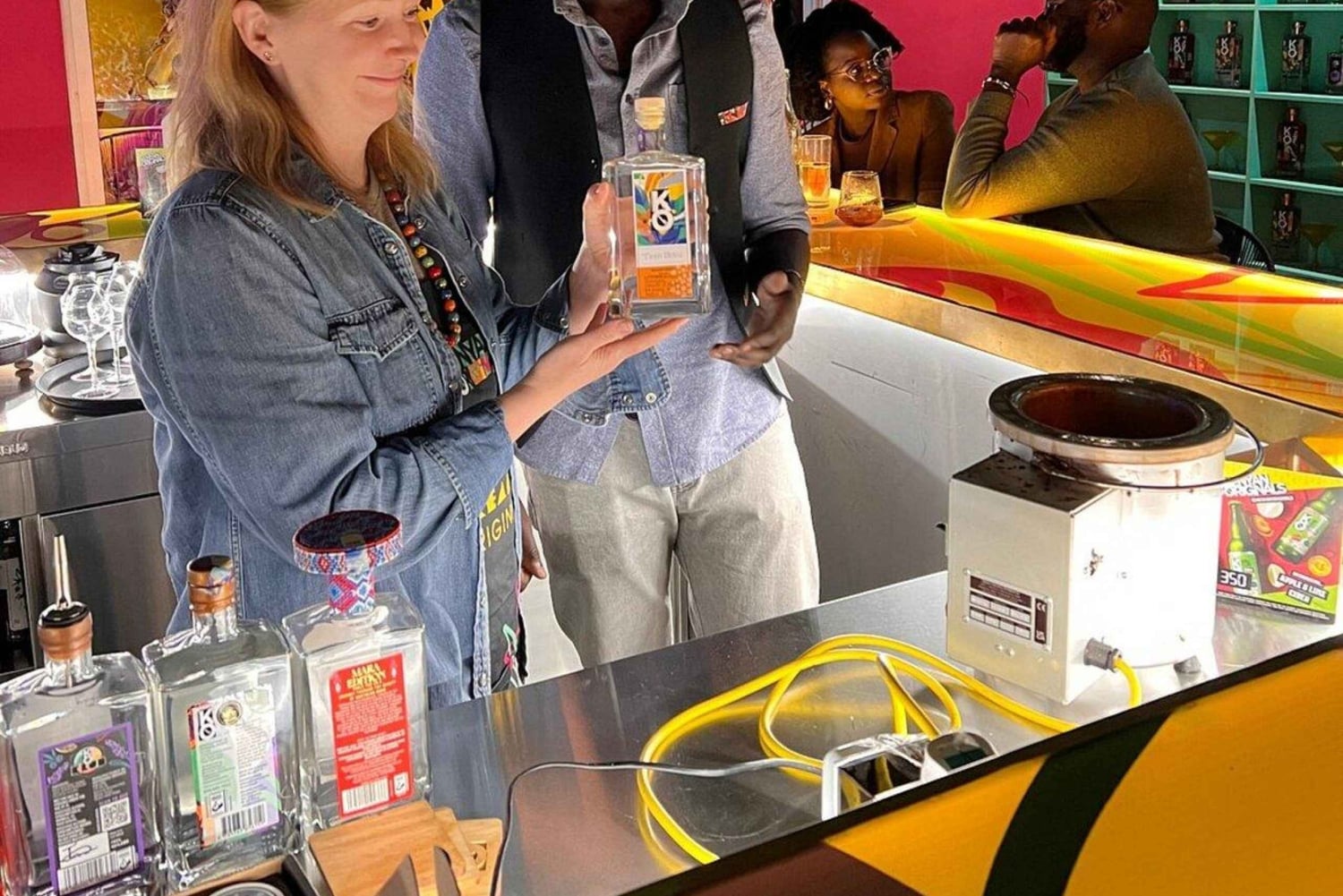 Nairobi: tour de bares clandestinos con cócteles y recogida en el hotel