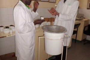 Nairobi: Besök på teodling och workshop om tebearbetning.