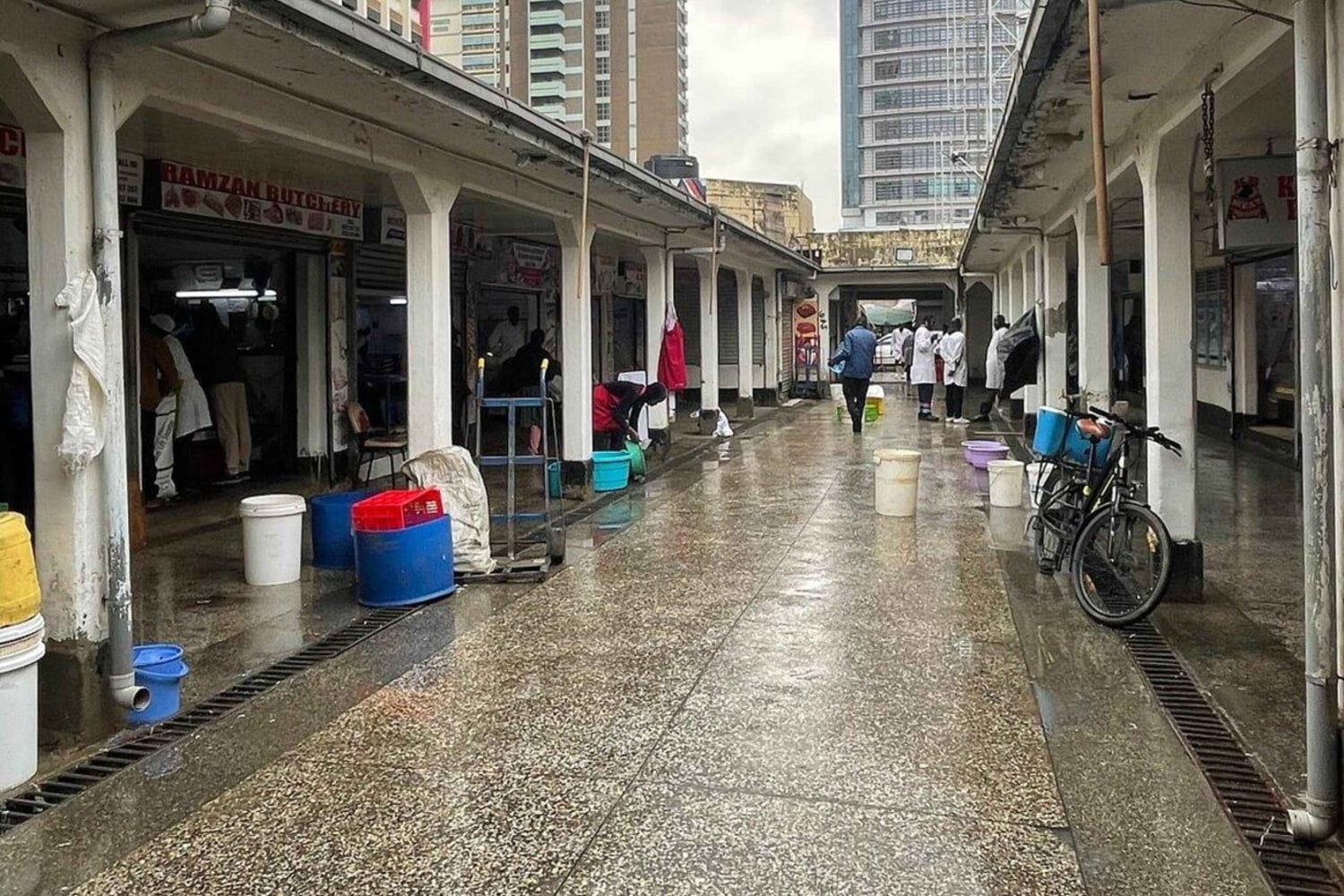 Nairobi: tour a piedi guidato al tramonto e vita notturna locale