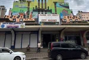Nairobi: tour a piedi guidato al tramonto e vita notturna locale