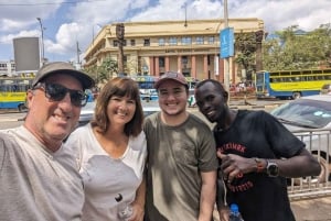 Nairobi: tour a piedi guidato al tramonto e vita notturna locale
