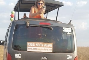 Private Adventure Nairobi national park in 4x4 Landcruiser