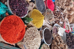 Aula de culinária suaíli e passeio pelo mercado local com passeio de tuk tuk