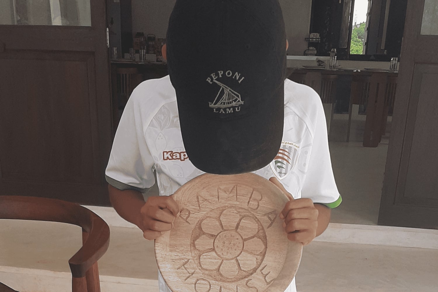 Cours d'art de la sculpture sur bois swahili sur l'île de Lamu