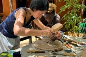Cours d'art de la sculpture sur bois swahili sur l'île de Lamu