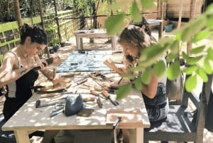 Cours d'art de la sculpture sur bois swahili sur l'île de Lamu