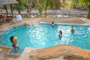 Parque Nacional Tsavo East: excursão de 2 dias saindo de Mombasa