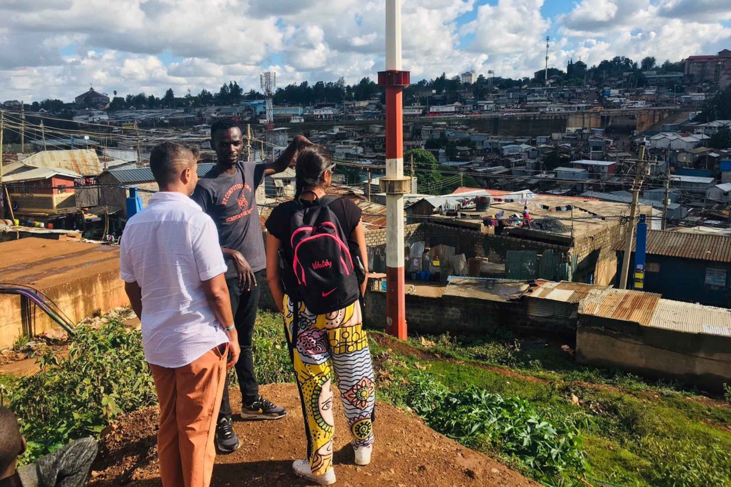 livlig tur i kiberas slum