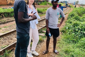 livlig tur i kiberas slum