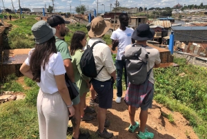 livlig tur i kiberas slum