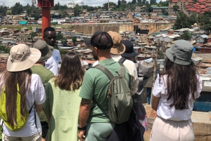 livlig tur i kiberas slum