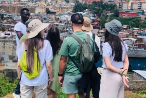 livlig tur i kiberas slum