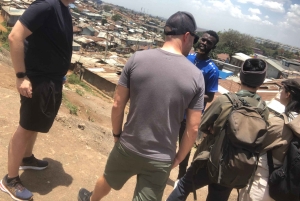 livlig tur i kiberas slum