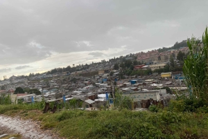 livlig tur i kiberas slum