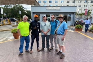 livlig tur i kiberas slum