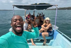 ディアニ:ワシニ島、シュノーケリング&シモニ奴隷洞窟ツアー