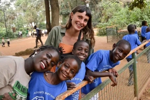 Kibera slumområde: Besök på barnhem och donationsturné.