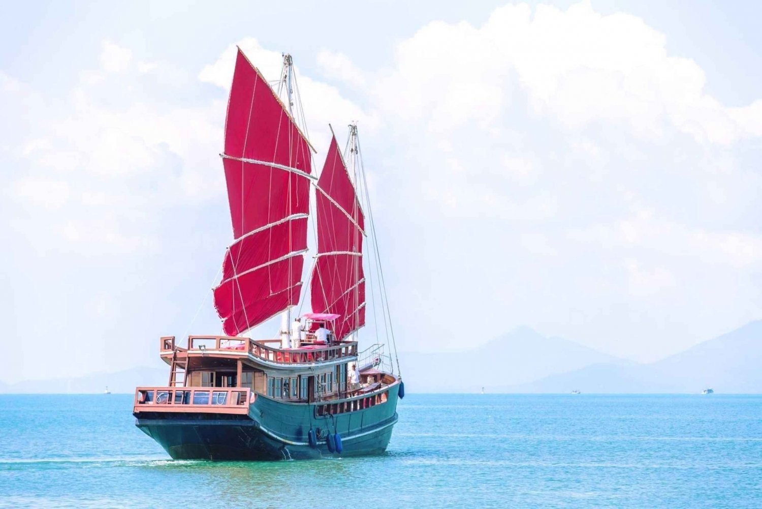 Crucero de día completo por Ang Thong con puesta de sol en el Barco Barón Rojo