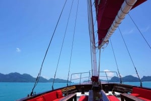 Crucero de día completo por Ang Thong con puesta de sol en el Barco Barón Rojo