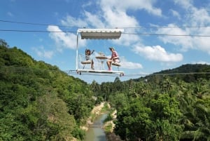 パンガン島：空高くまで登るジップラインとワンサイ滝の眺め