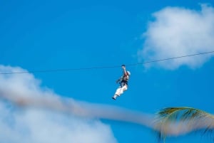 パンガン島：空高くまで登るジップラインとワンサイ滝の眺め