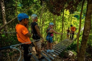 パンガン島：空高くまで登るジップラインとワンサイ滝の眺め