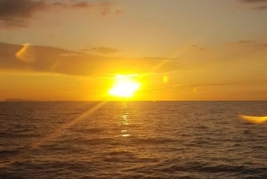 Phanganin saaren kokopäiväristeily auringonlaskun kera.