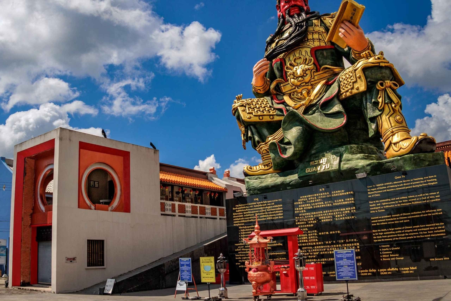 Koh Samui: Local Markets, Shrines & Silver Beach Tour