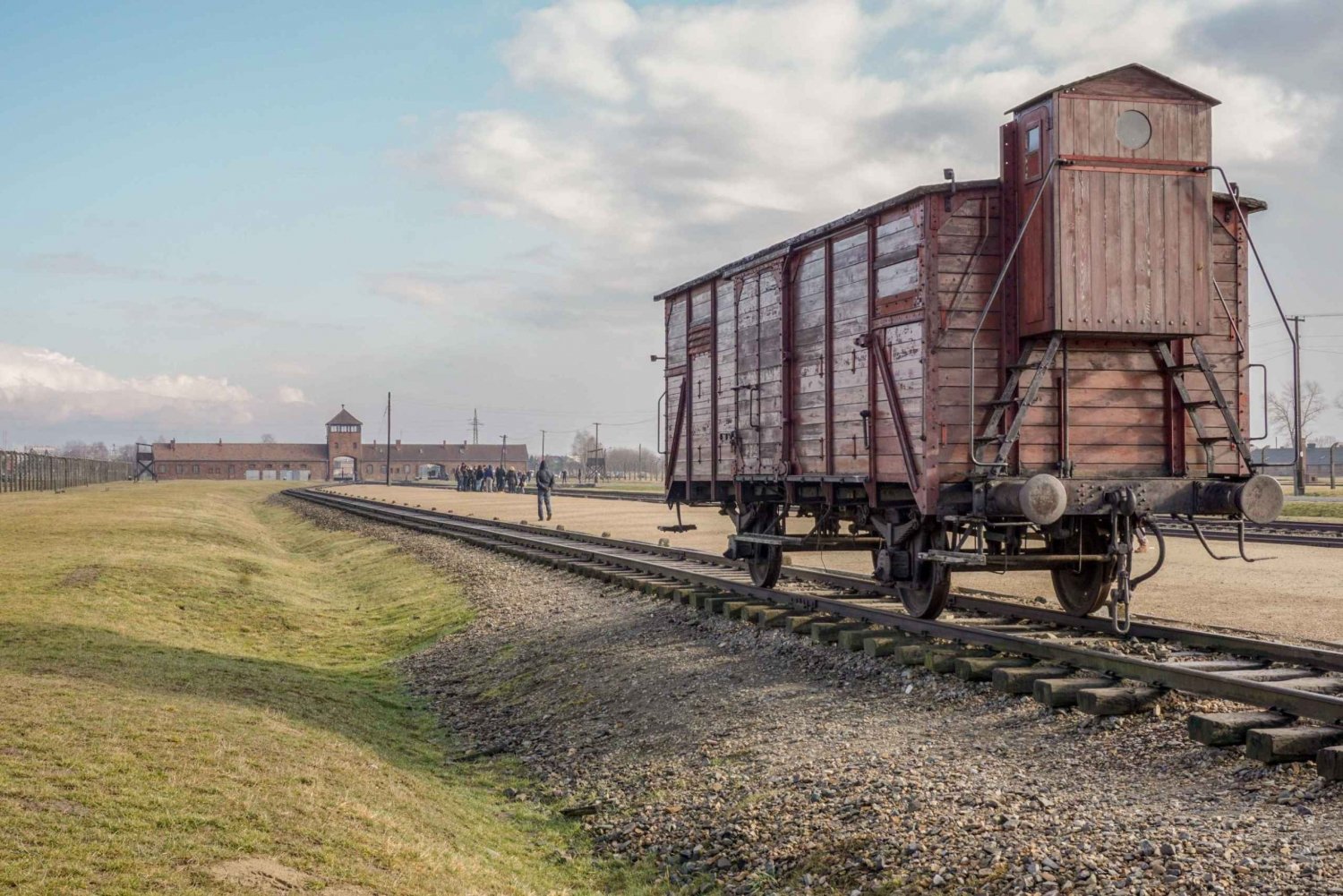 Krakovasta: Opastettu kokopäiväretki Auschwitz-Birkenauhun