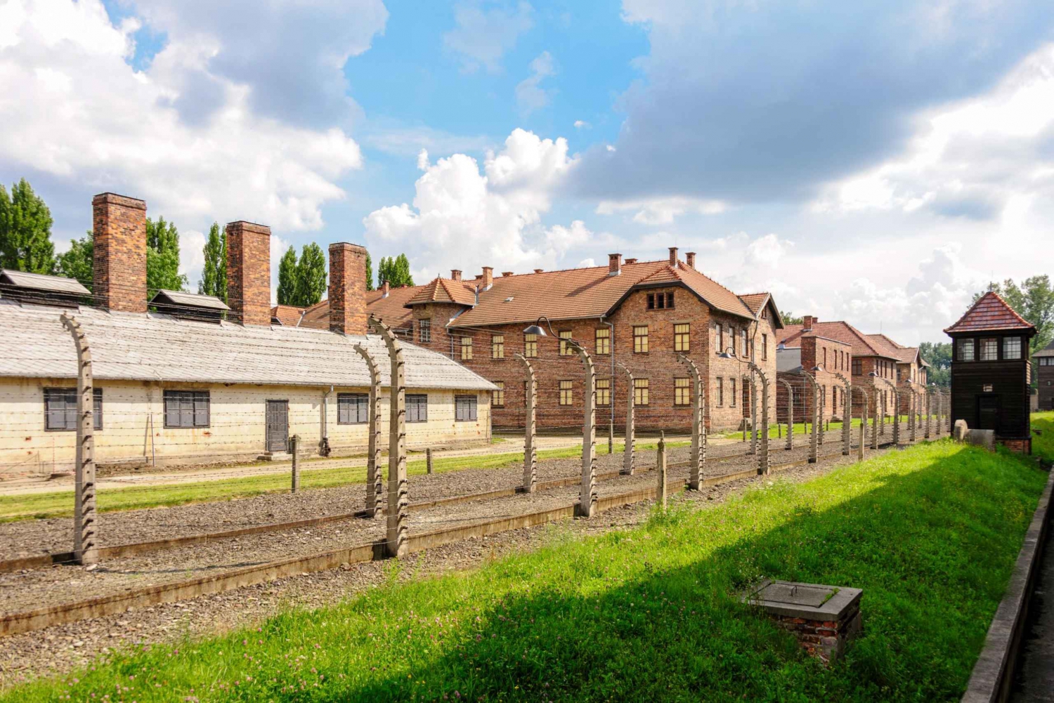 Krakow: Auschwitz-Birkenau Memorial and Museum Guided Tour