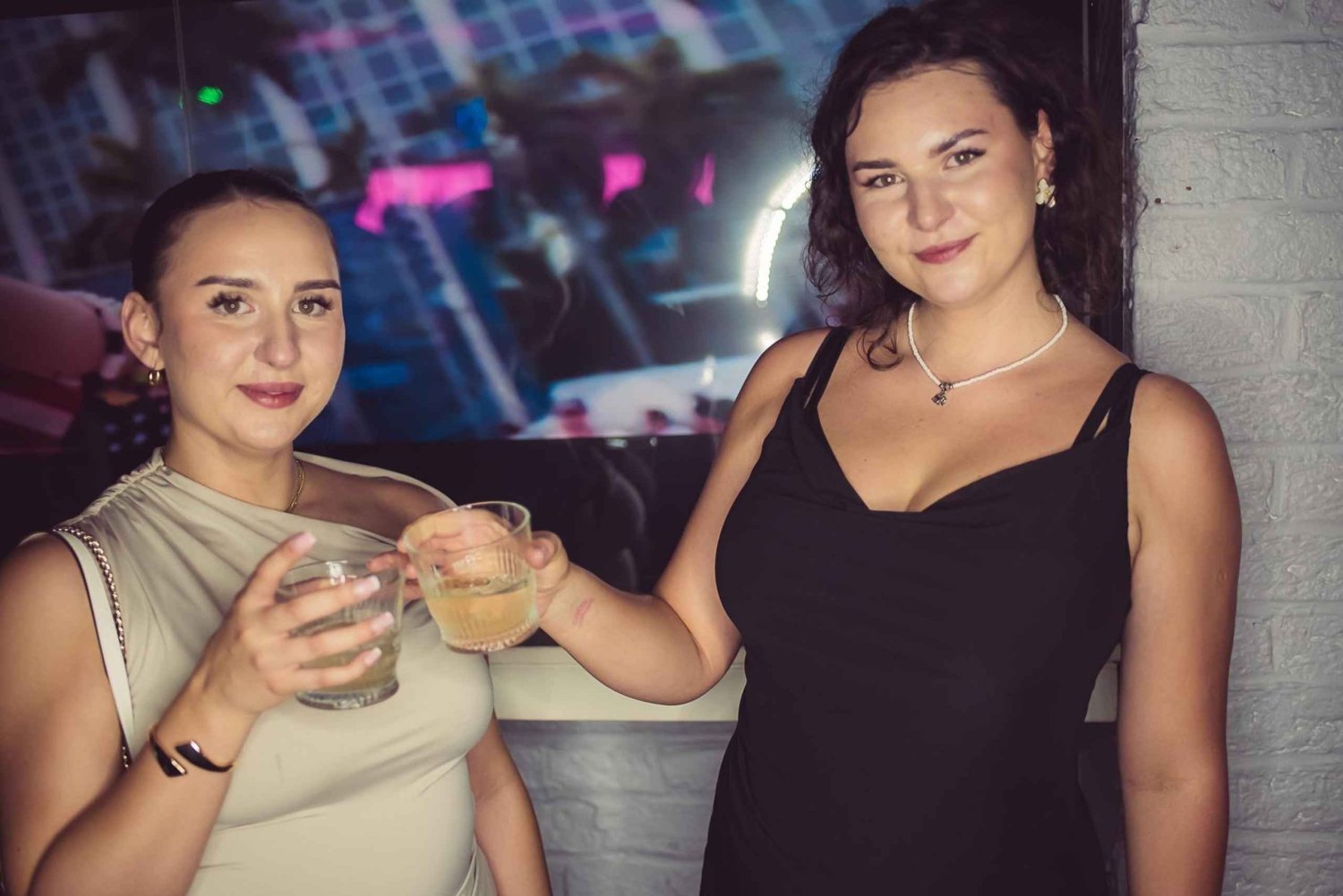 BEZPŁATNY pub crawl z opcjonalnym 1 godzinnym open barem i 3 klubami VIP