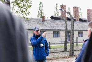 Krakow: Auschwitz-Birkenau Fully Guided Tour with Pickup