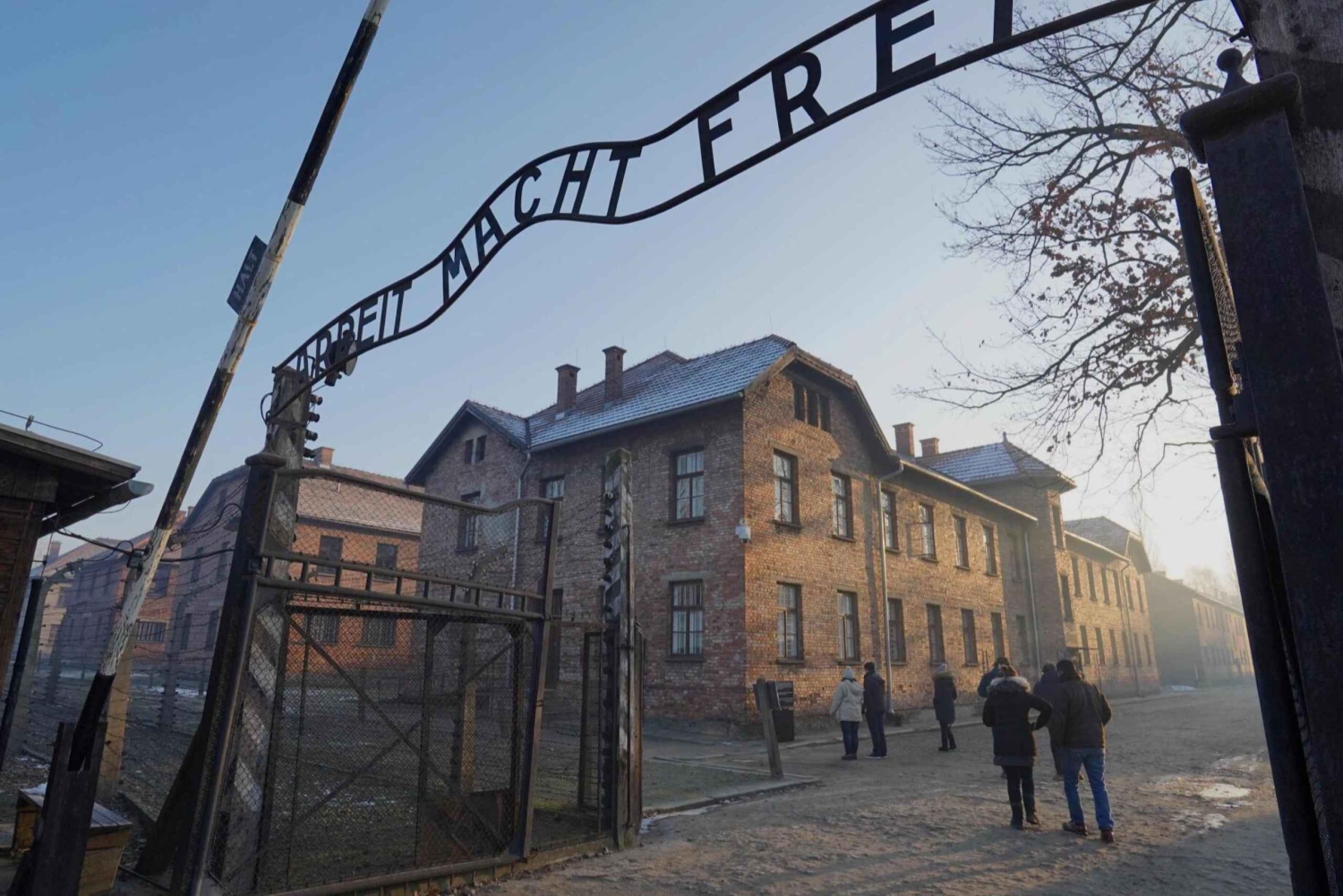 Krakovasta: Krakova: Auschwitz-Birkenaun muistomerkki Yksityinen kiertoajelu