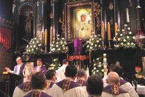 From Krakow: Black Madonna Sanctuary of Częstochowa Day Tour