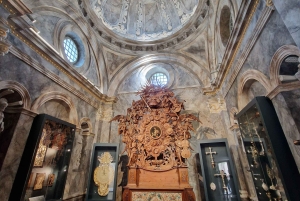 Krakovasta: Ojcówin kansallispuisto ja Pieskowa Skałan linna.