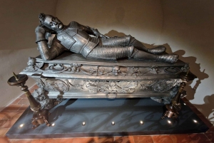 Krakovasta: Ojcówin kansallispuisto ja Pieskowa Skałan linna.