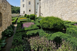 Krakovasta: Ojcówin kansallispuisto ja Pieskowa Skałan linna.