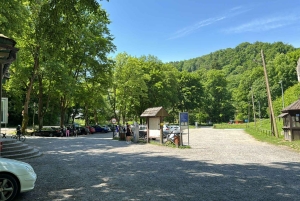 Krakovasta: Ojcówin kansallispuisto ja Pieskowa Skałan linna.