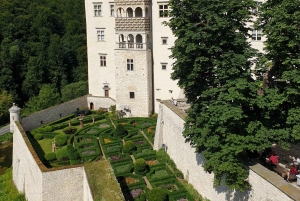 Krakovasta: Ojcówin kansallispuisto ja Pieskowa Skałan linna.